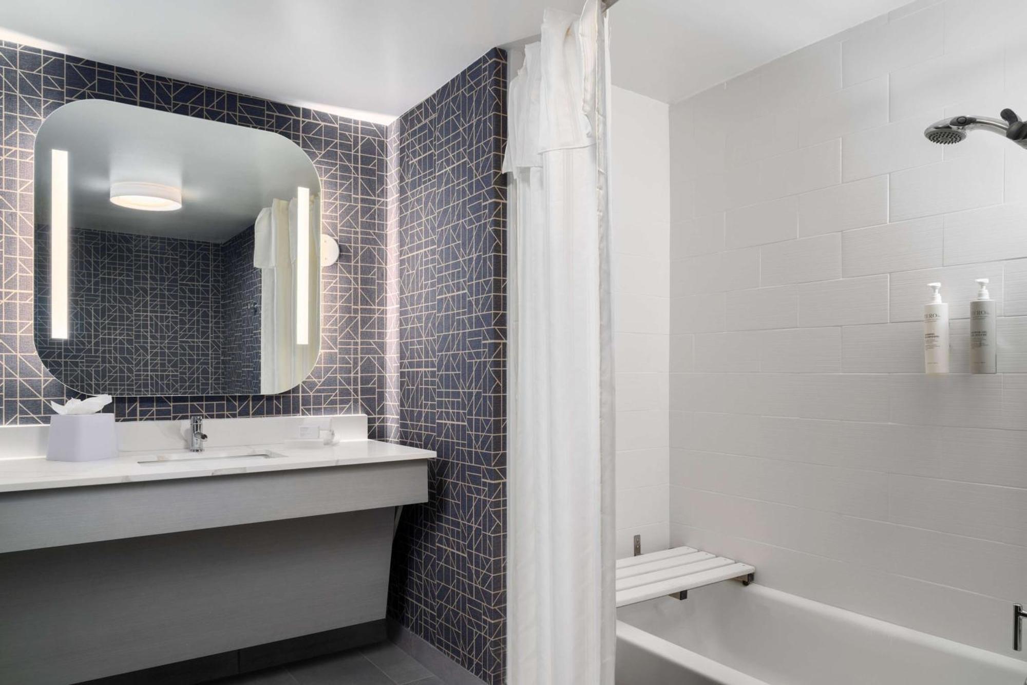 Hotel Homewood By Hilton Richmond - Airport